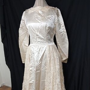 Elegant Vintage Liquid Satin & Lace Wedding Dress
